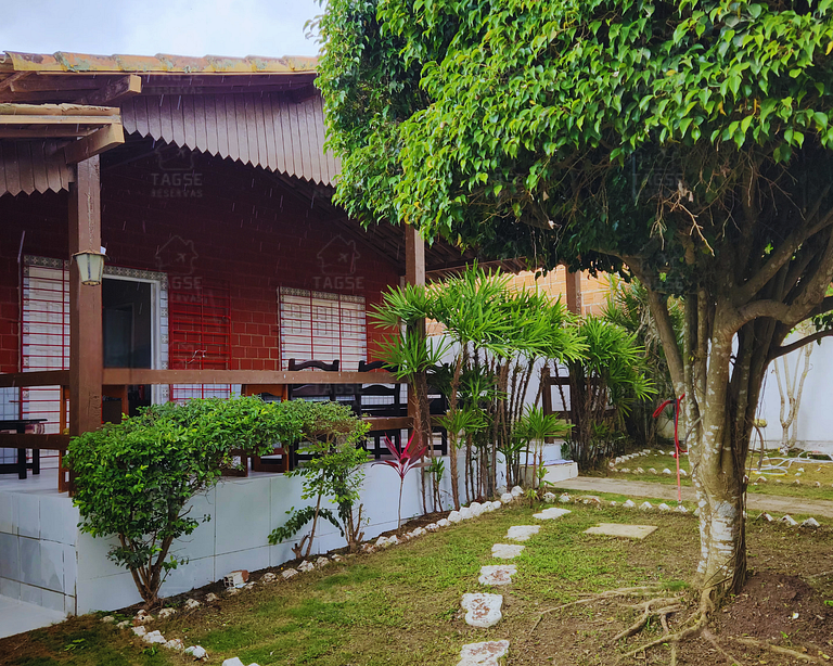 GRA325 | Spacious Retreat with Pool and Barbecue.