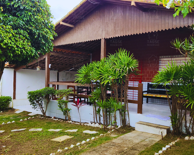 GRA325 | Spacious Retreat with Pool and Barbecue.