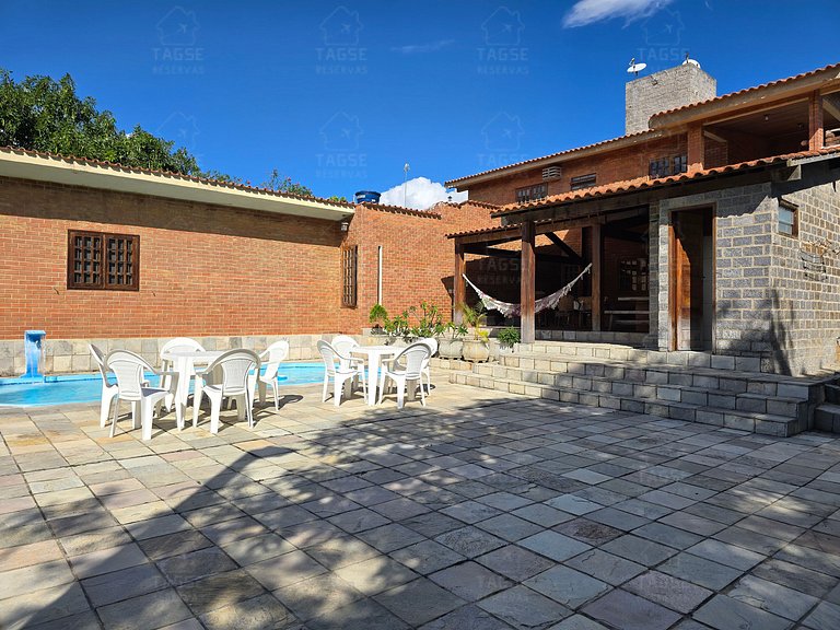 GRA001|Linda Casa com Piscina e 4 suítes